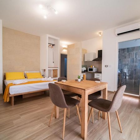 Pietra Bianca Bed & Breakfast Cutrofiano Bagian luar foto