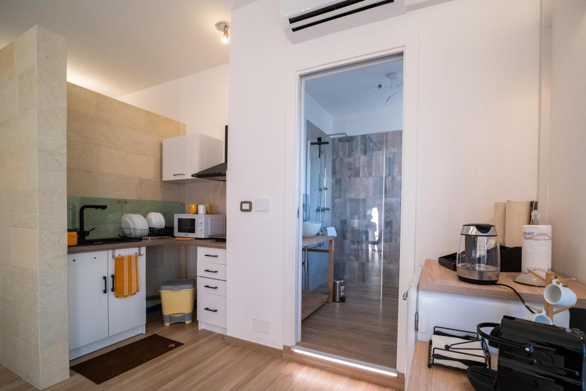 Pietra Bianca Bed & Breakfast Cutrofiano Bagian luar foto