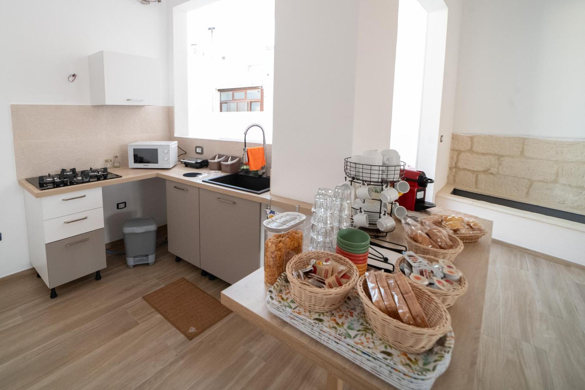 Pietra Bianca Bed & Breakfast Cutrofiano Bagian luar foto