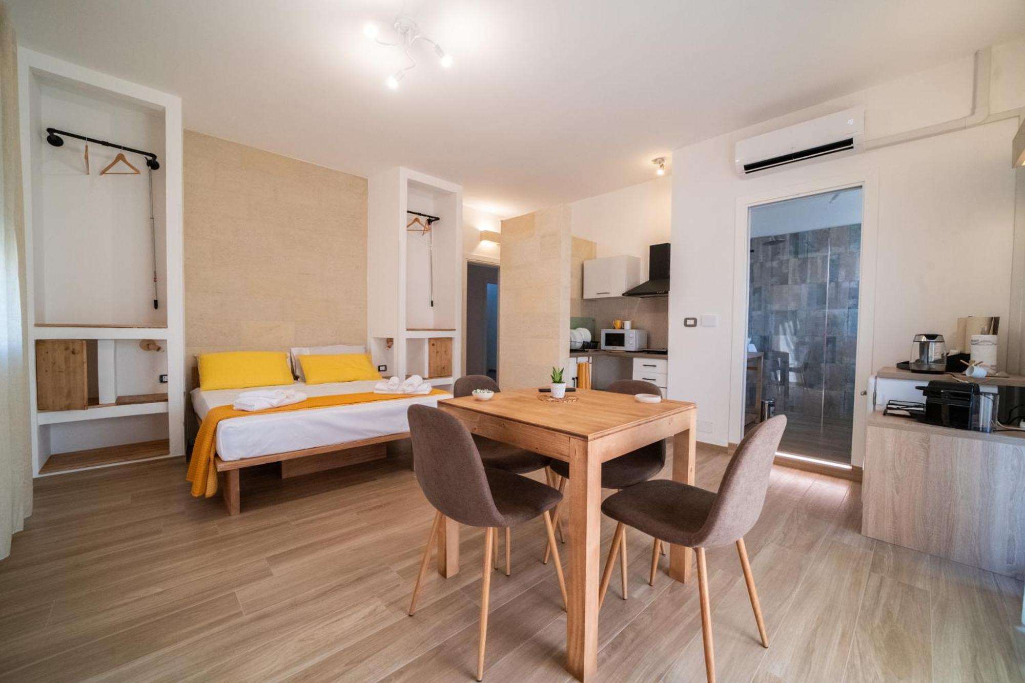 Pietra Bianca Bed & Breakfast Cutrofiano Bagian luar foto