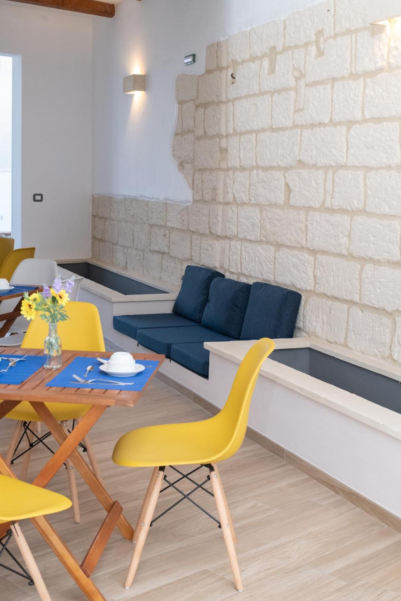 Pietra Bianca Bed & Breakfast Cutrofiano Bagian luar foto