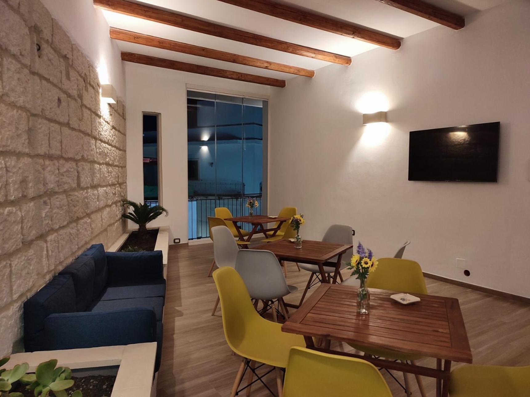 Pietra Bianca Bed & Breakfast Cutrofiano Bagian luar foto