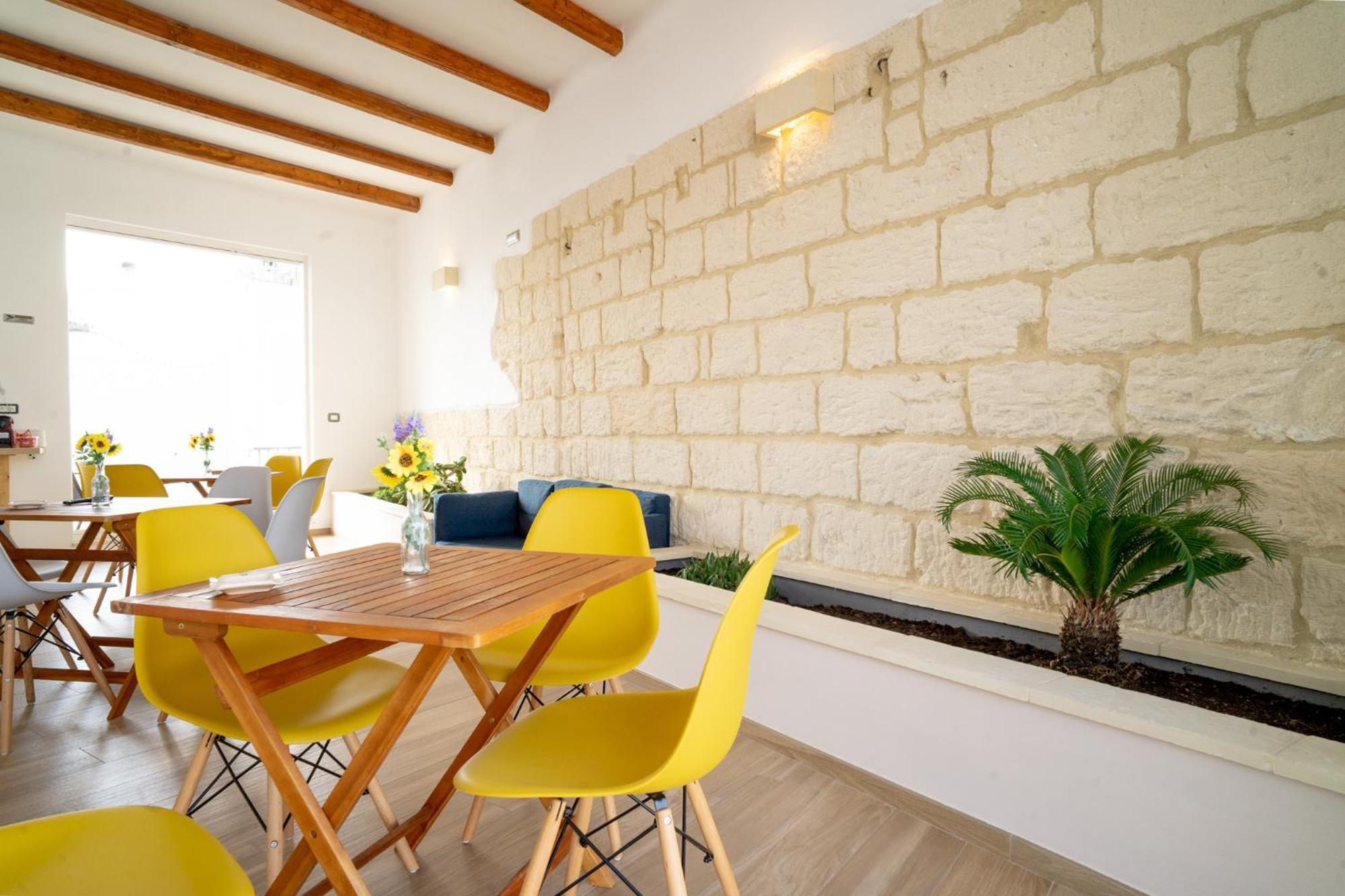 Pietra Bianca Bed & Breakfast Cutrofiano Bagian luar foto