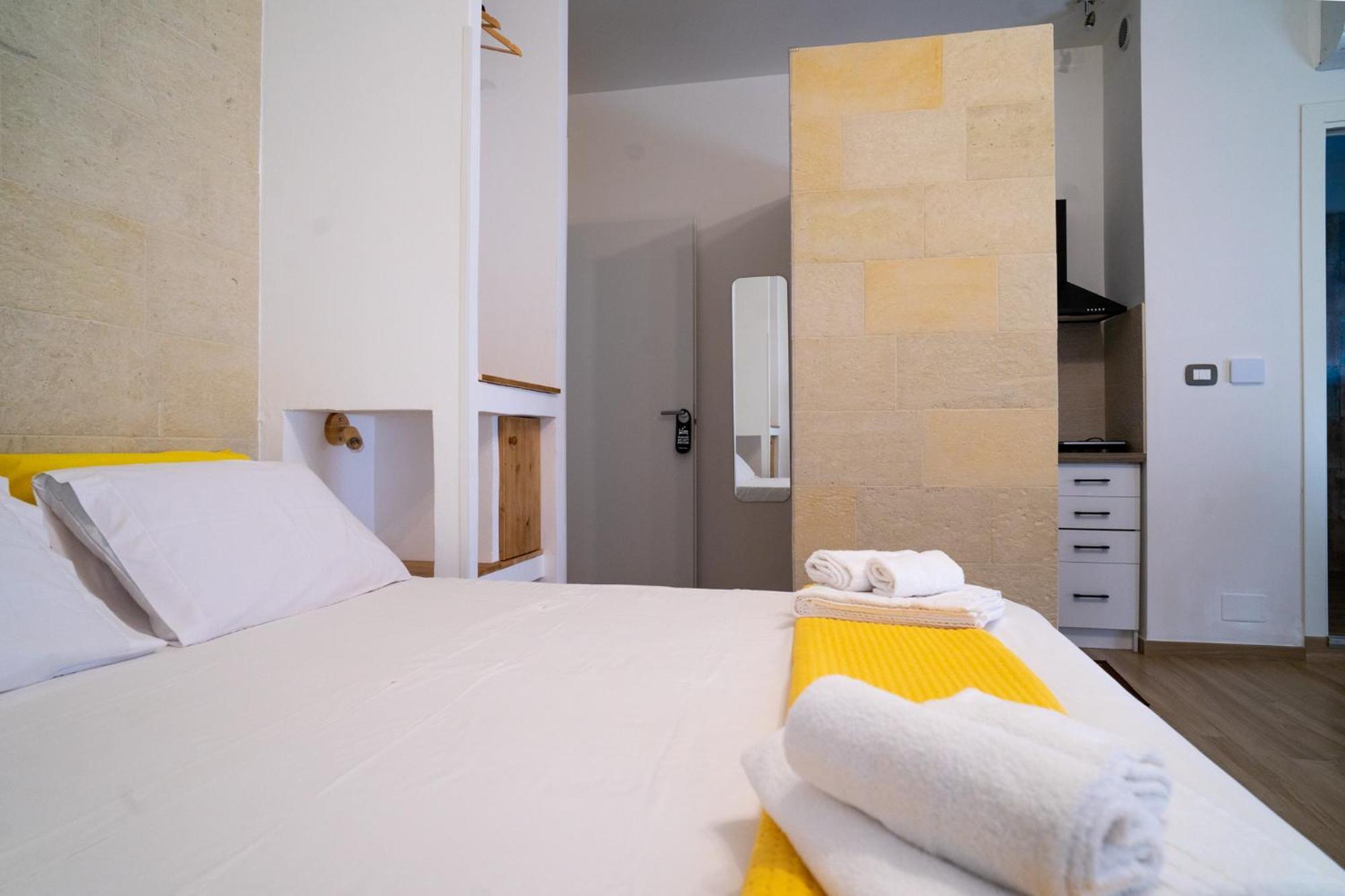 Pietra Bianca Bed & Breakfast Cutrofiano Bagian luar foto