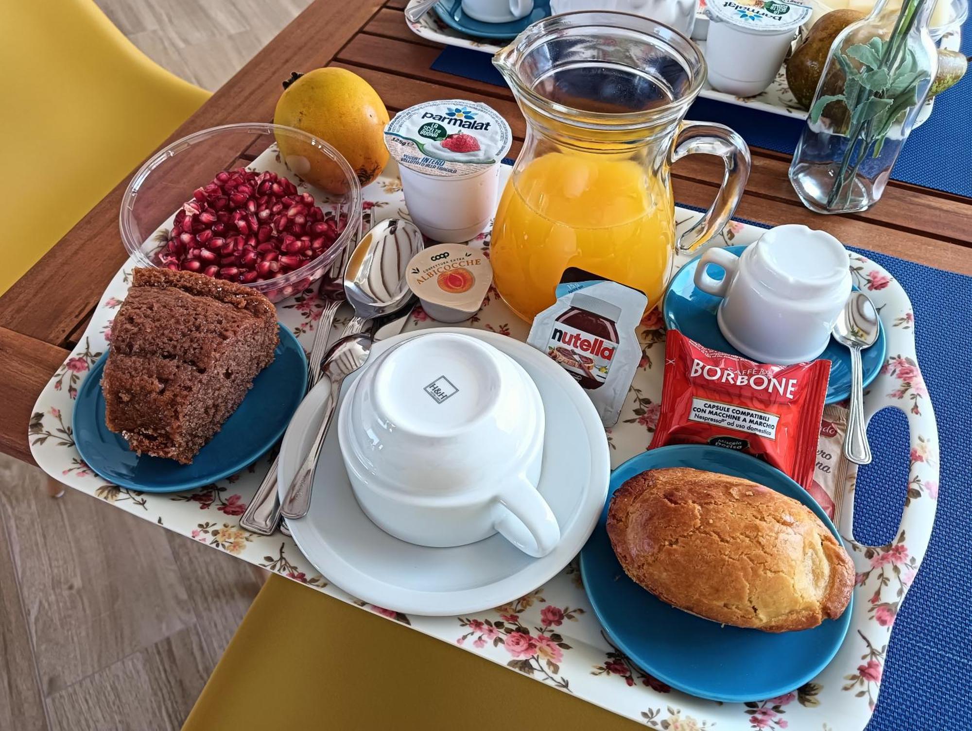 Pietra Bianca Bed & Breakfast Cutrofiano Bagian luar foto